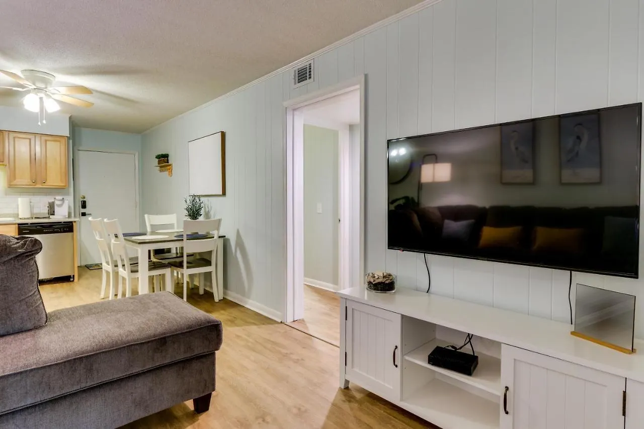 Apartment Hilton Head Getaway With Balcony - Walk To Beach! *