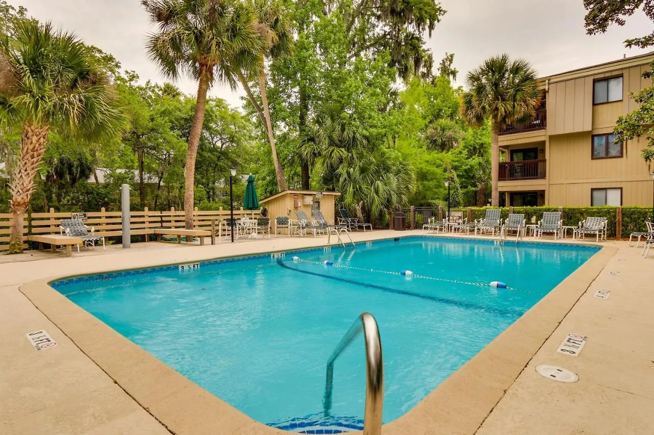 Hilton Head Getaway With Balcony - Walk To Beach! Apartment Hilton Head Island