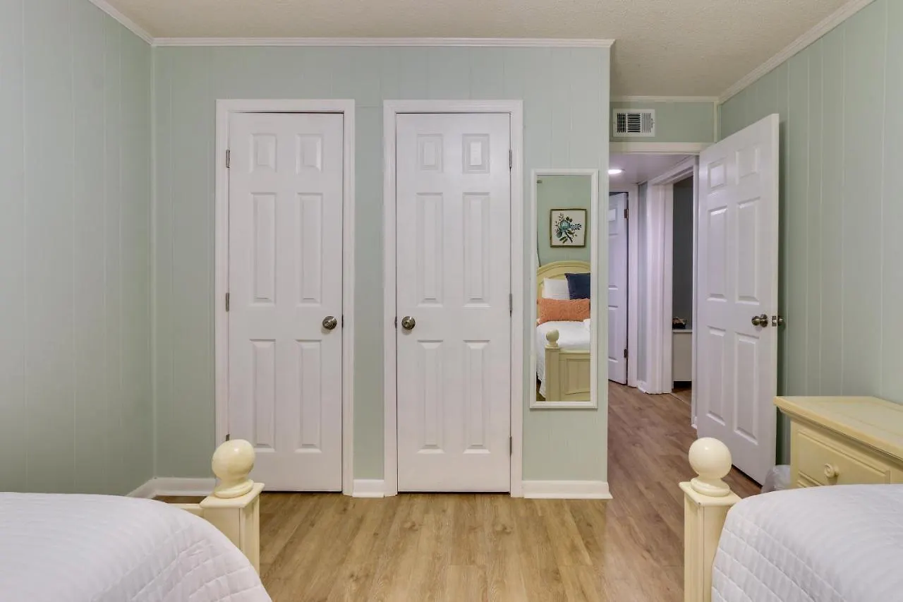 Apartment Hilton Head Getaway With Balcony - Walk To Beach! *
