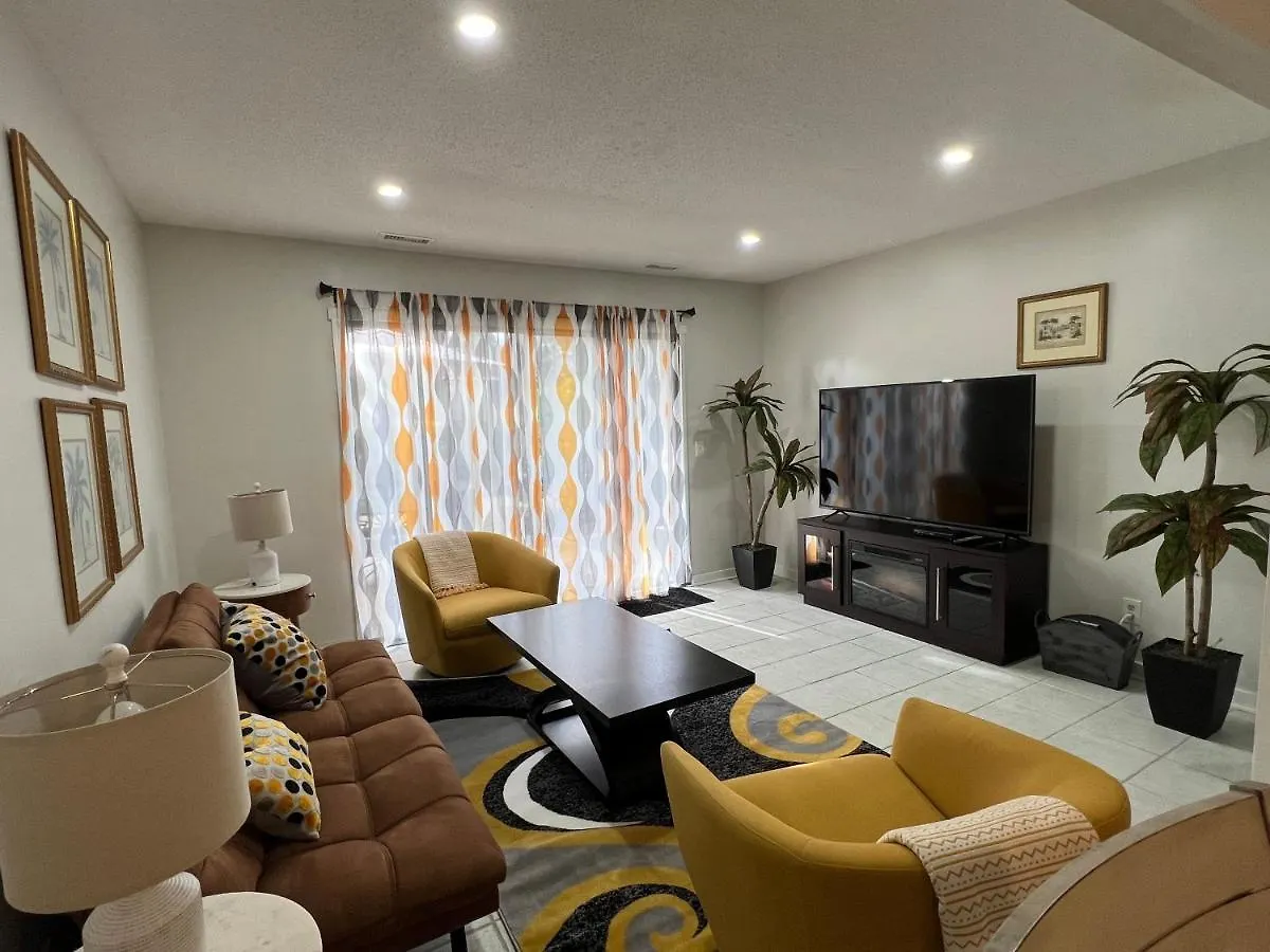 Spacious, Cozy W/parking In Coligny Villa *