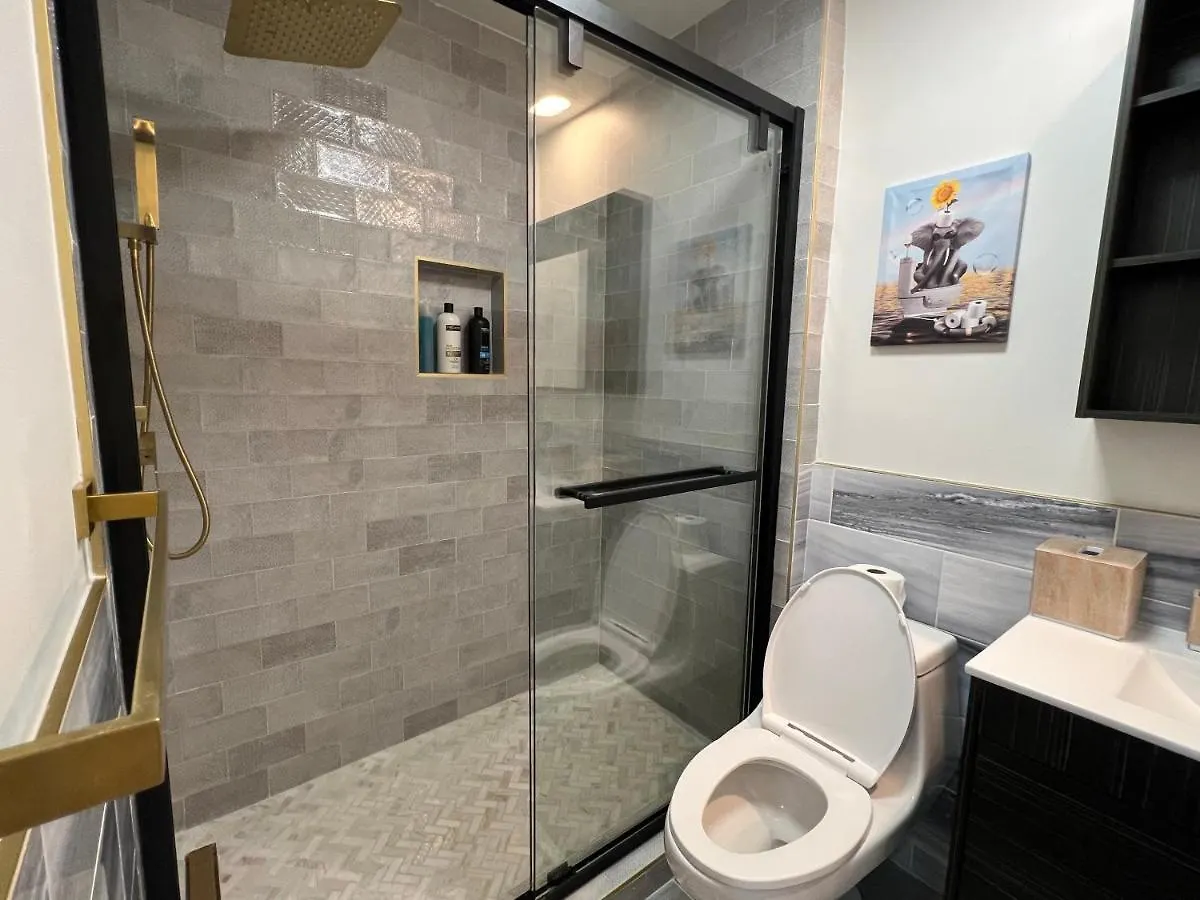 Spacious, Cozy W/parking In Coligny Hilton Head Island