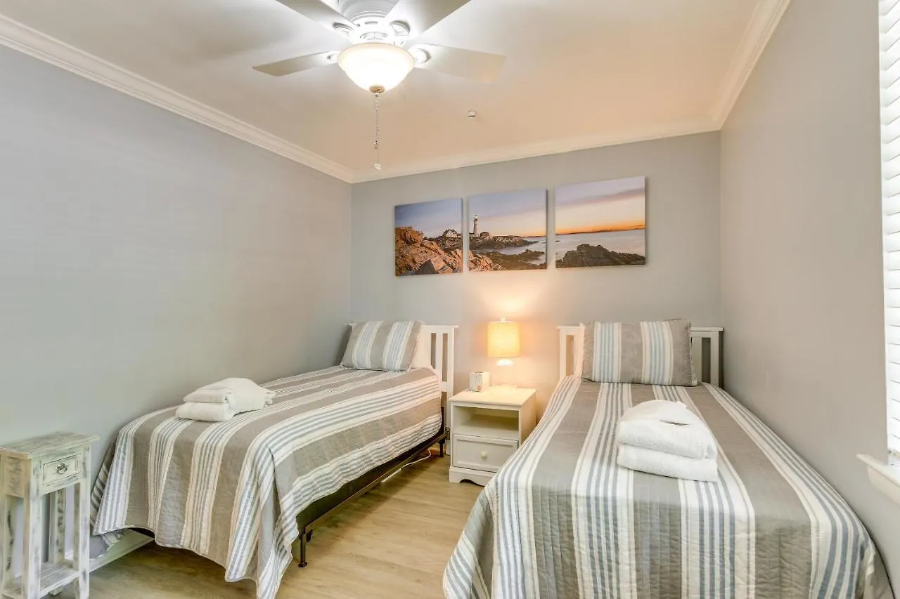 Hilton Head With Balcony, And Pool Access! * Hilton Head Island