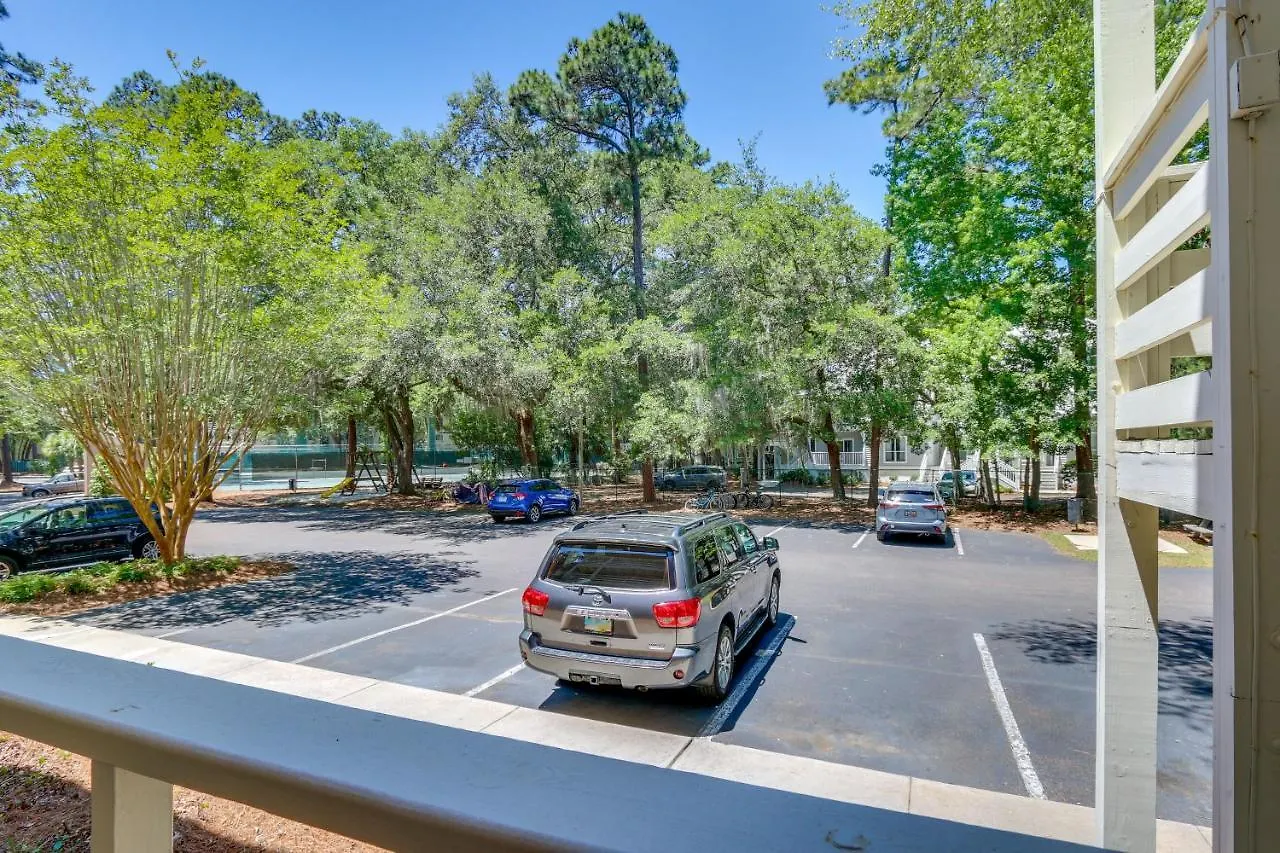 Hilton Head With Balcony, And Pool Access! Apartment