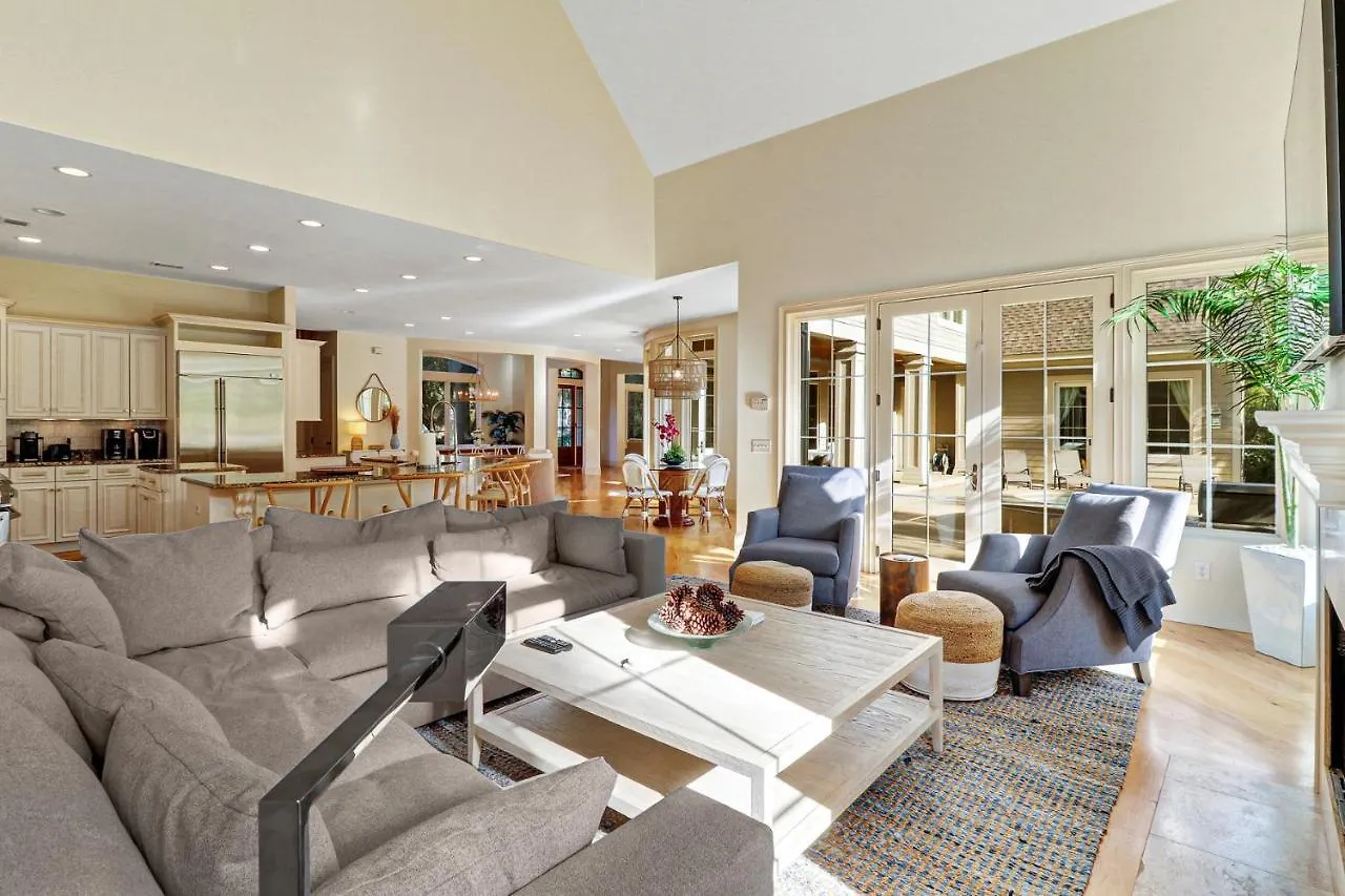 35 Red Oak Villa