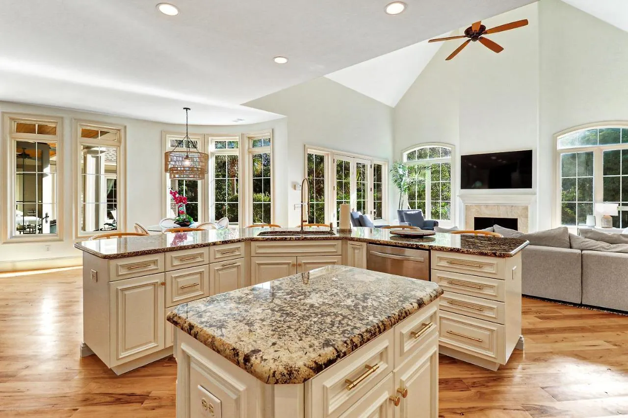 35 Red Oak Villa *