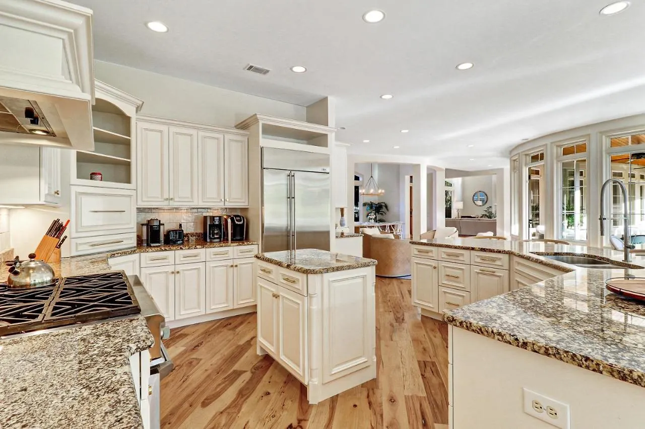35 Red Oak Villa