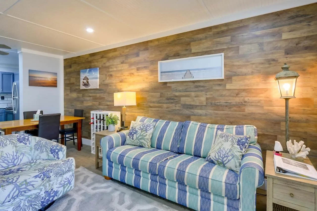 Hilton Head Retreat - Walk To Beach! Apartment *