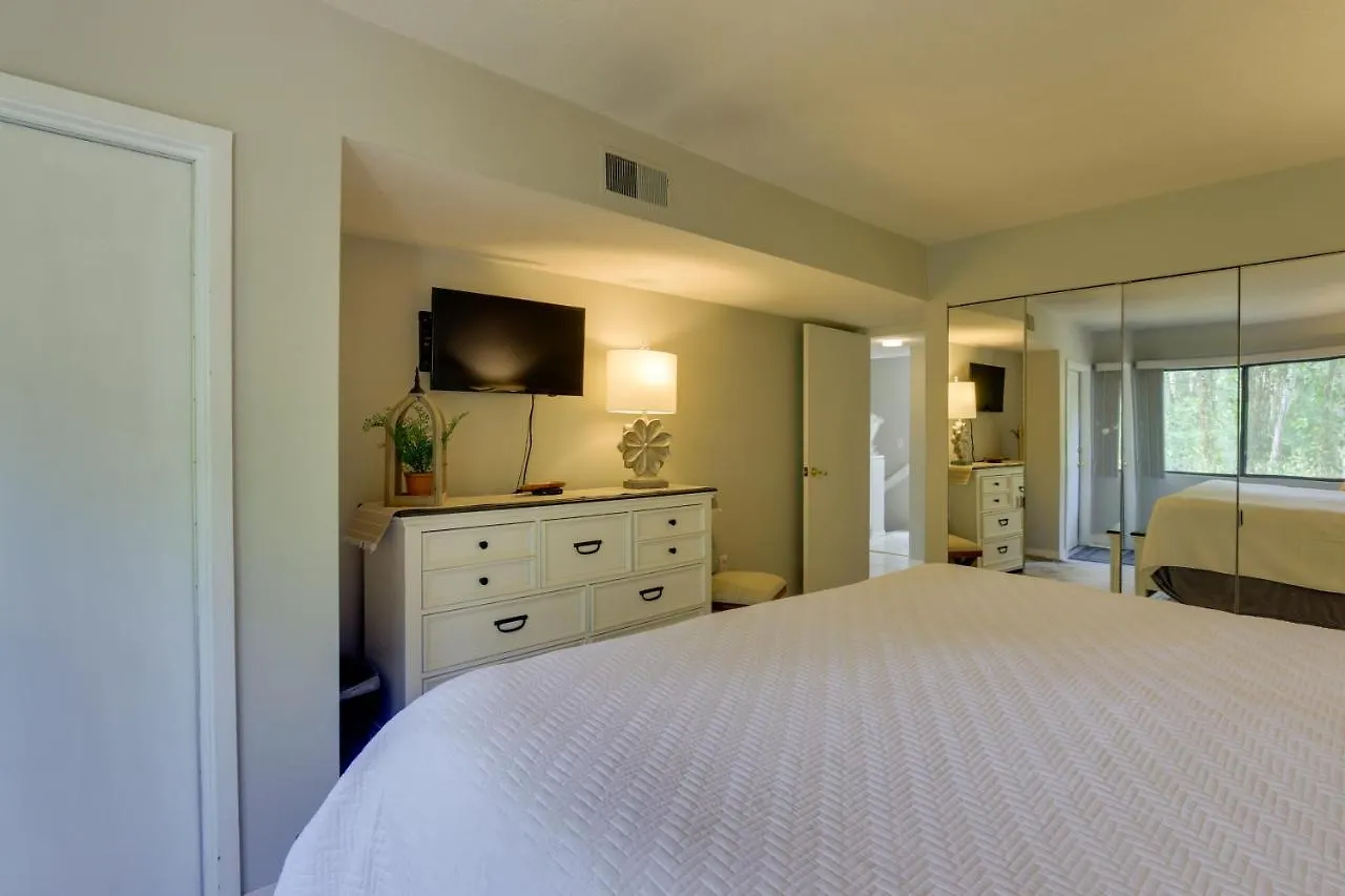 Apartment Serene With Community Pool!