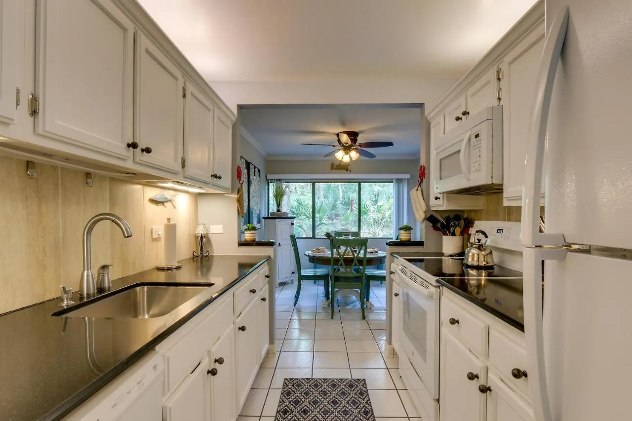 Serene With Community Pool! Apartment Hilton Head Island