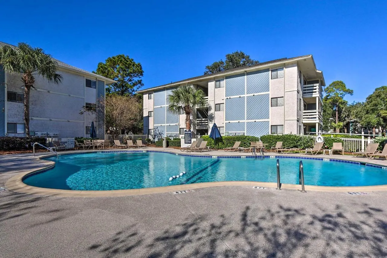 Hilton Head Getaway, Walk To And Golf Course! Apartment Hilton Head Island