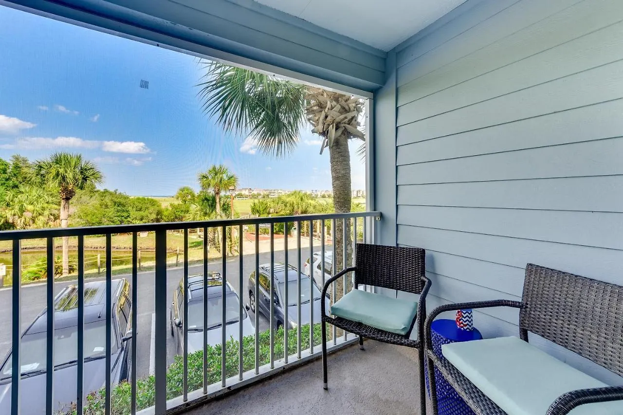 Apartment With Pool Less Than 1 Mi To Beach!