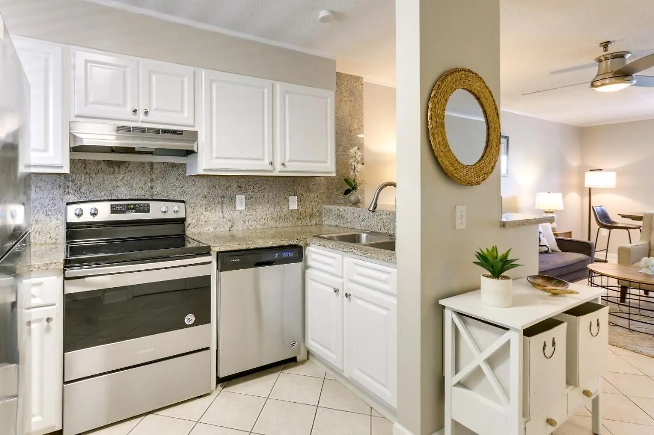 South Carolina Retreat With Pools And Access! Apartment Hilton Head Island