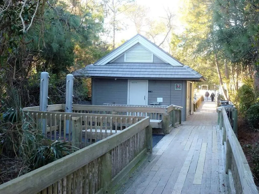 Cute 2 Bedroom, 2 Bath At Folly Field Apartment *