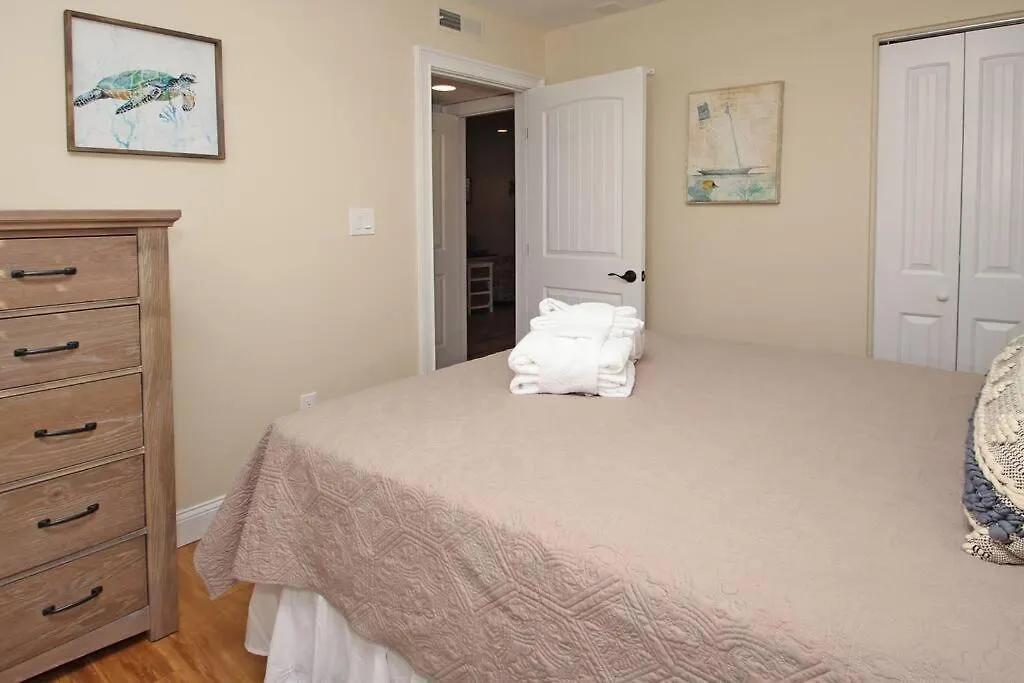Cute 2 Bedroom, 2 Bath At Folly Field
