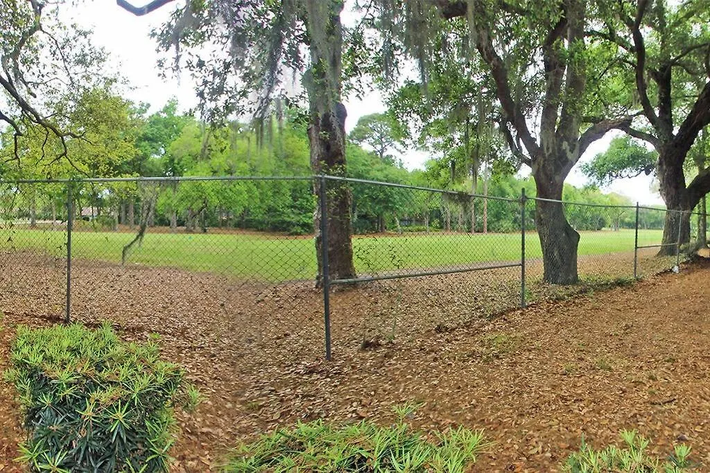 Cute 2 Bedroom, 2 Bath At Folly Field *
