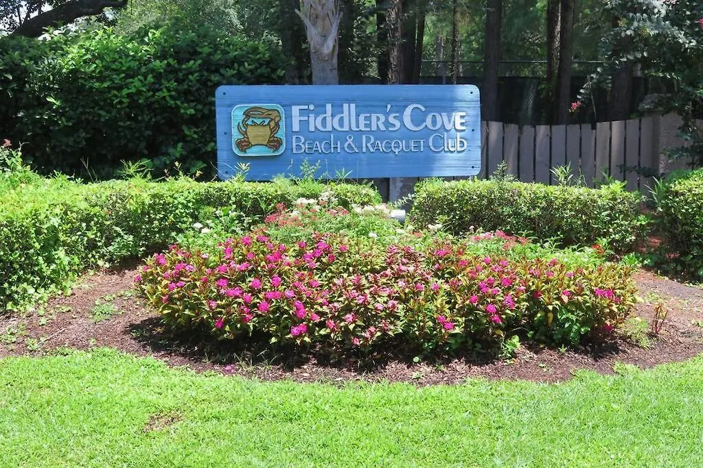 Cute 2 Bedroom, 2 Bath At Folly Field Apartment *