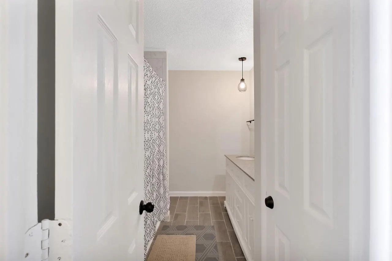 Harmony 2bdr/2 Free Parking/pool/pet Friendly/near