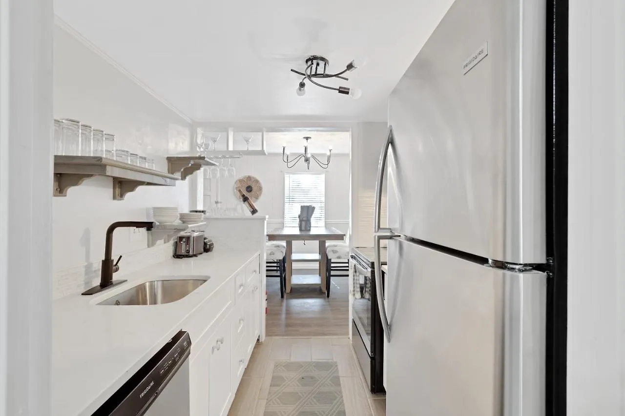 Holiday home Harmony 2bdr/2 Free Parking/pool/pet Friendly/near *