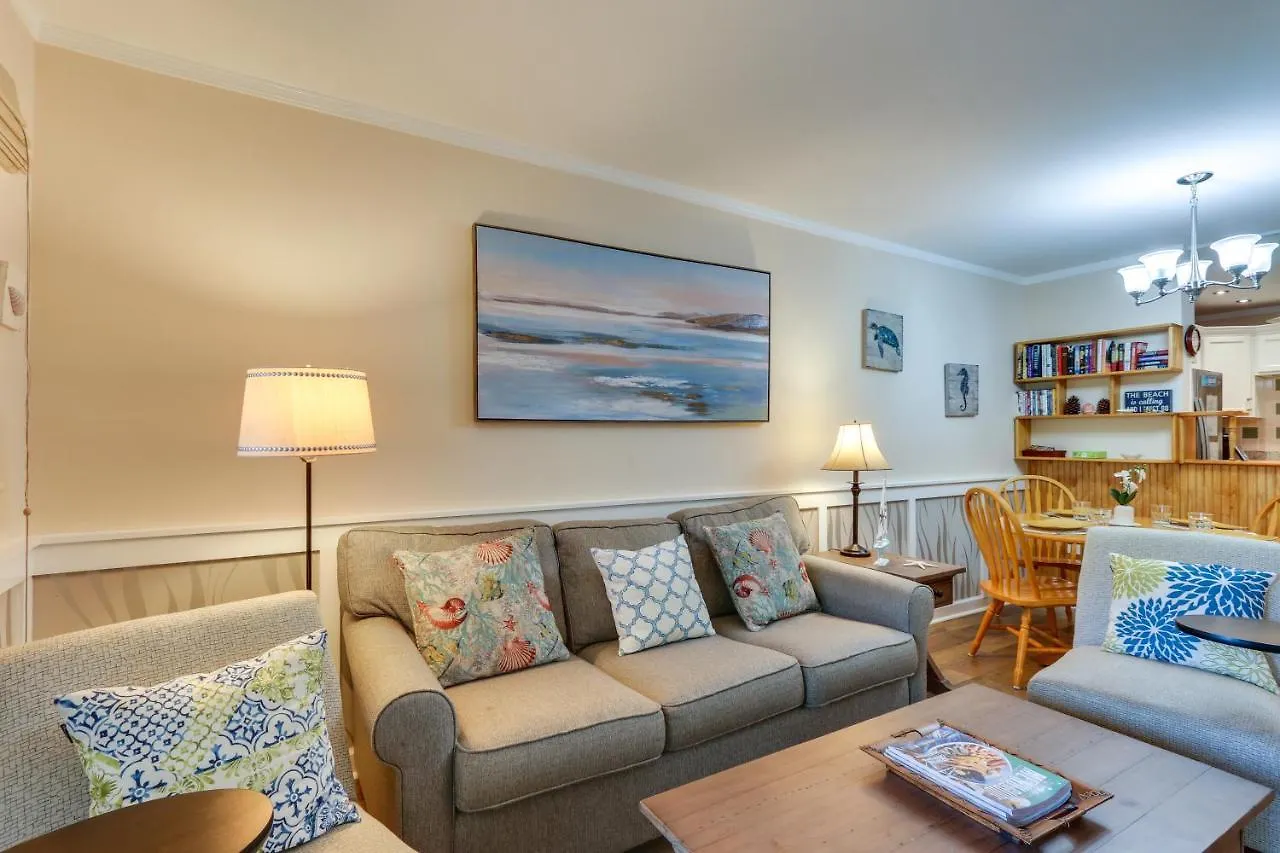 Hilton Head Screened Balcony, Beach Access! *