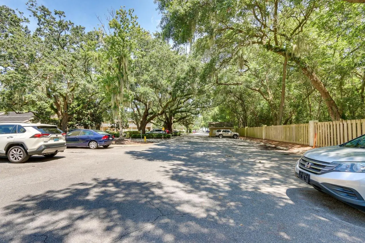 Apartment Hilton Head Screened Balcony, Beach Access!