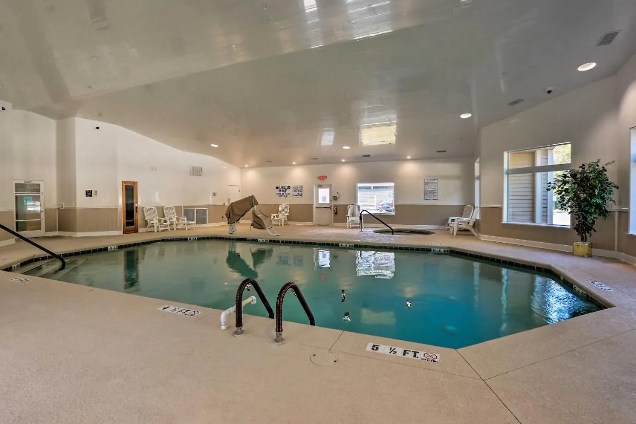Hilton Head Screened Balcony, Beach Access! * Hilton Head Island