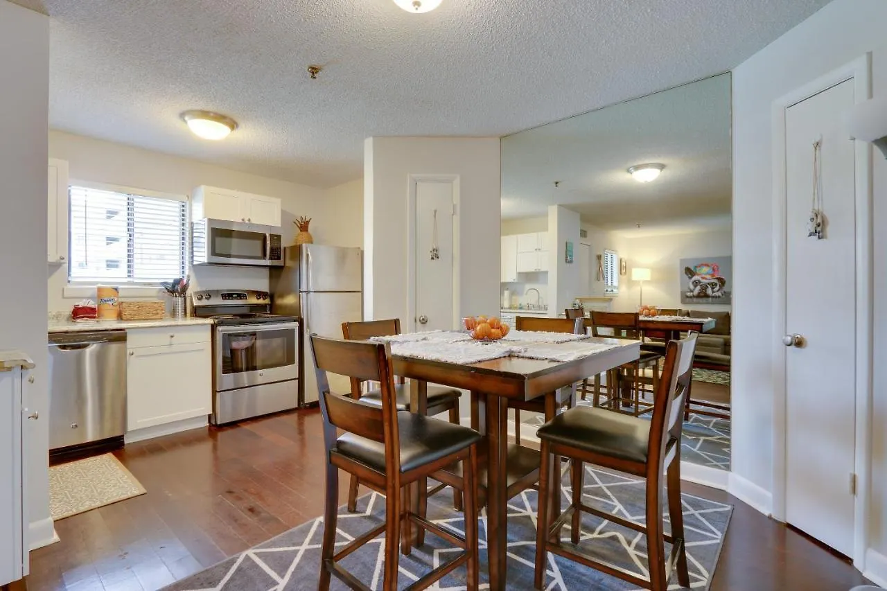 Newly Renovated Hilton Head Retreat, Walk To Apartment *
