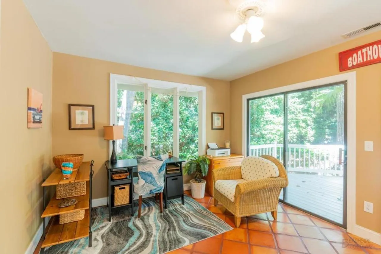 1 Tupelo Holiday home