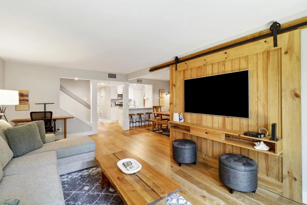 901 Cutter Court 3 Bedroom Harbourtown * Hilton Head Island