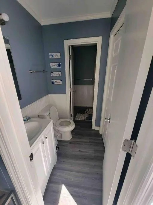 2022 Renovated 2-bdrm Cozy, Lovely W/parking! Apartment