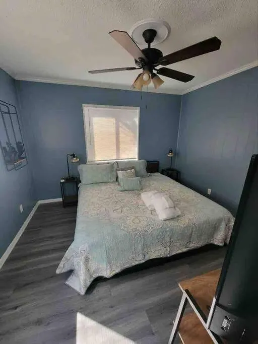 2022 Renovated 2-bdrm Cozy, Lovely W/parking! Apartment *