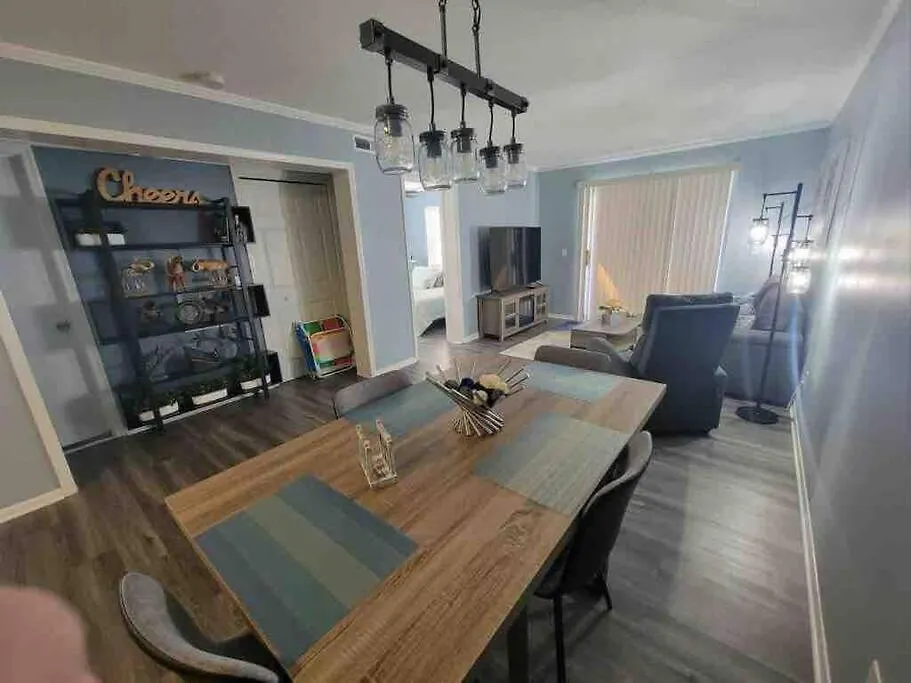 2022 Renovated 2-bdrm Cozy, Lovely W/parking! Apartment *