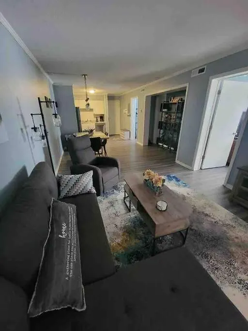 2022 Renovated 2-bdrm Cozy, Lovely W/parking! *