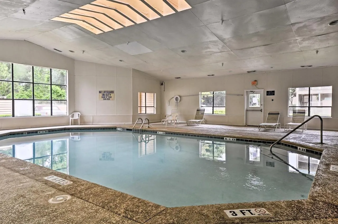 Hilton Head With Porch - Walk To And Pool! Apartment