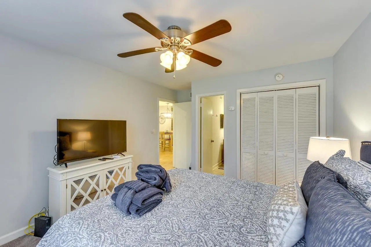 Hilton Head With Porch - Walk To And Pool! Apartment