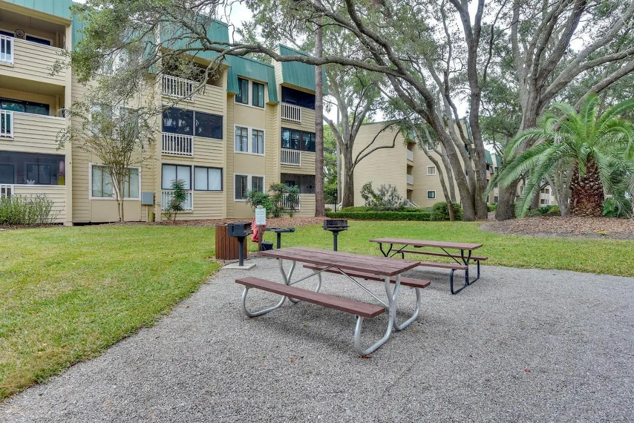Hilton Head With Porch - Walk To And Pool! Apartment *