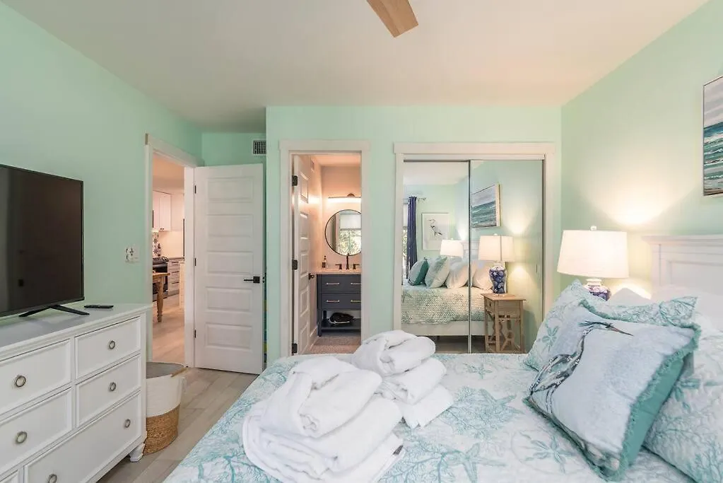 Apartment Stylish, Renovated Coastal Haven On Hilton Head!