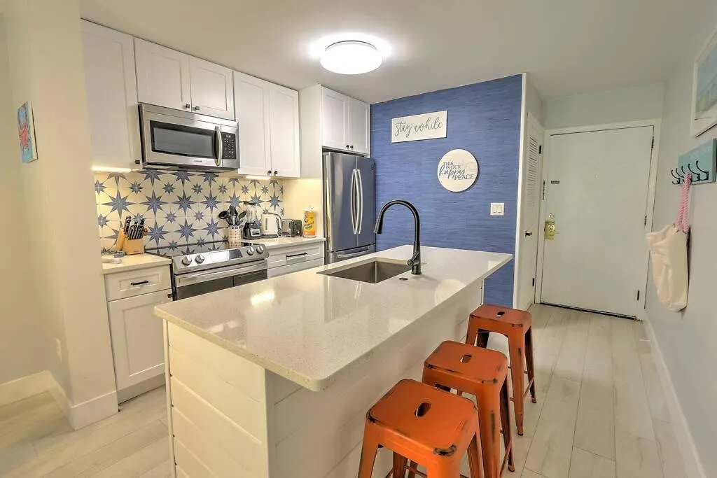 Stylish, Renovated Coastal Haven On Hilton Head! Apartment *