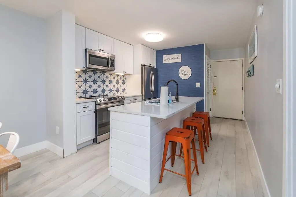 Stylish, Renovated Coastal Haven On Hilton Head! Apartment Hilton Head Island