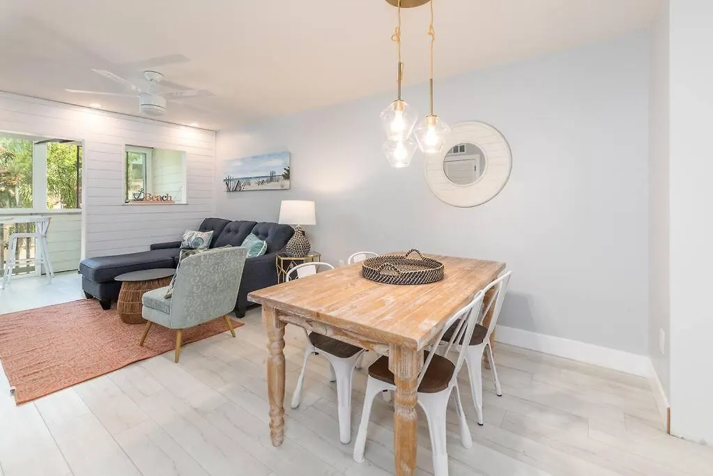 Stylish, Renovated Coastal Haven On Hilton Head!