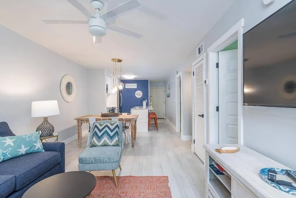Stylish, Renovated Coastal Haven On Hilton Head! *