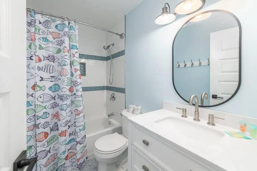 Stylish, Renovated Coastal Haven On Hilton Head!