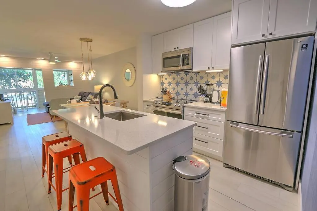 Apartment Stylish, Renovated Coastal Haven On Hilton Head! Hilton Head Island