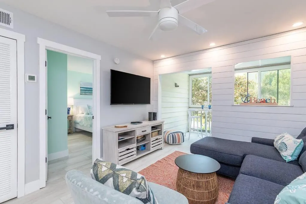 Stylish, Renovated Coastal Haven On Hilton Head! Apartment *