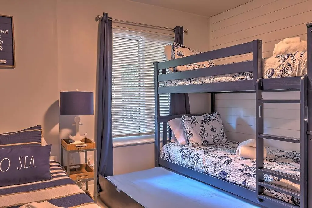 Apartment Stylish, Renovated Coastal Haven On Hilton Head! Hilton Head Island
