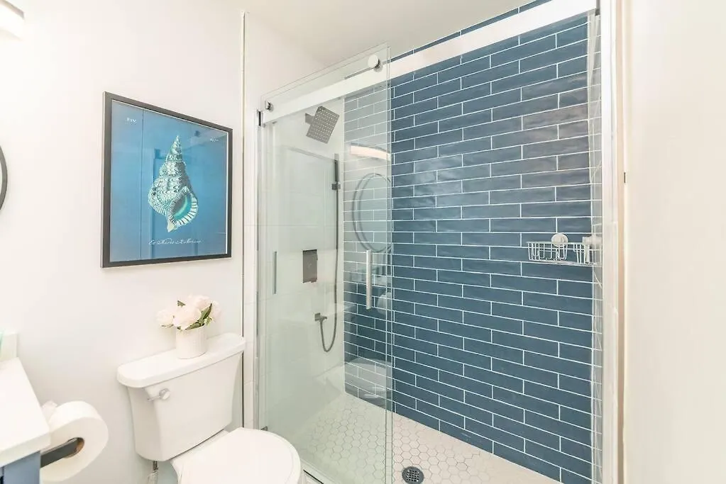 Stylish, Renovated Coastal Haven On Hilton Head! Apartment *