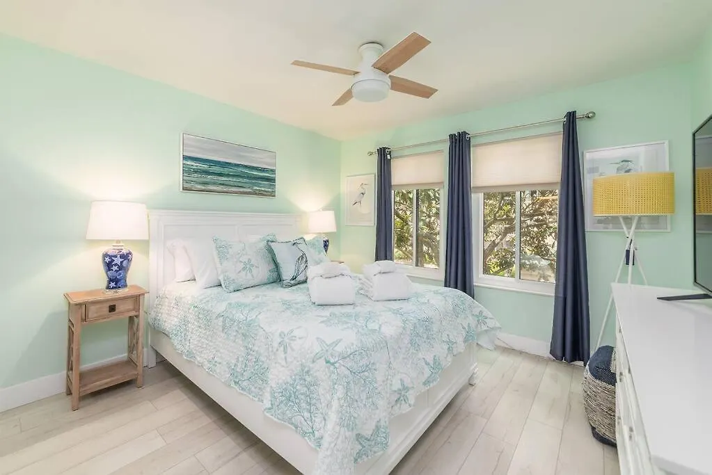 Stylish, Renovated Coastal Haven On Hilton Head! *