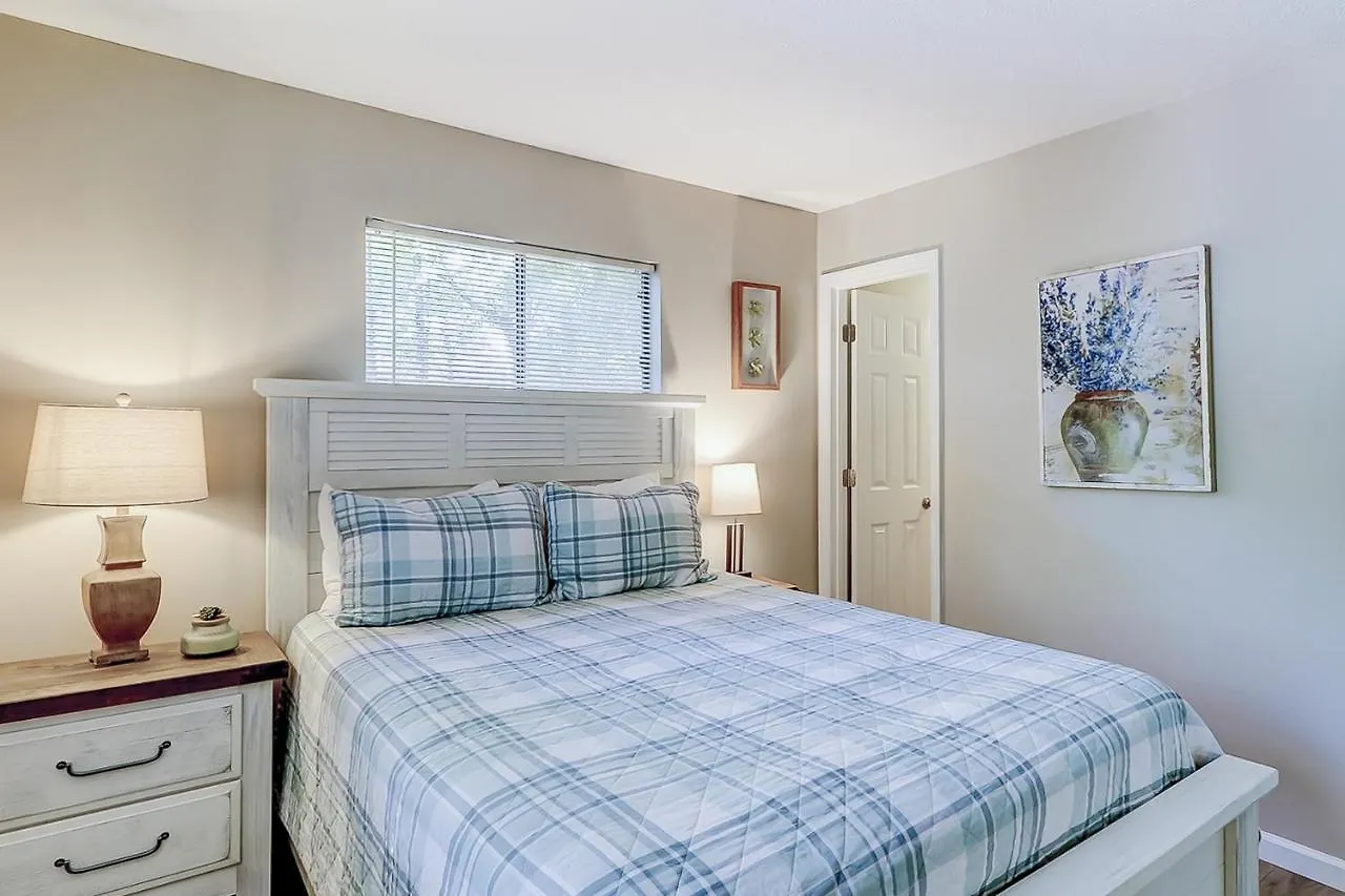 Fiddlers Cove 15f *