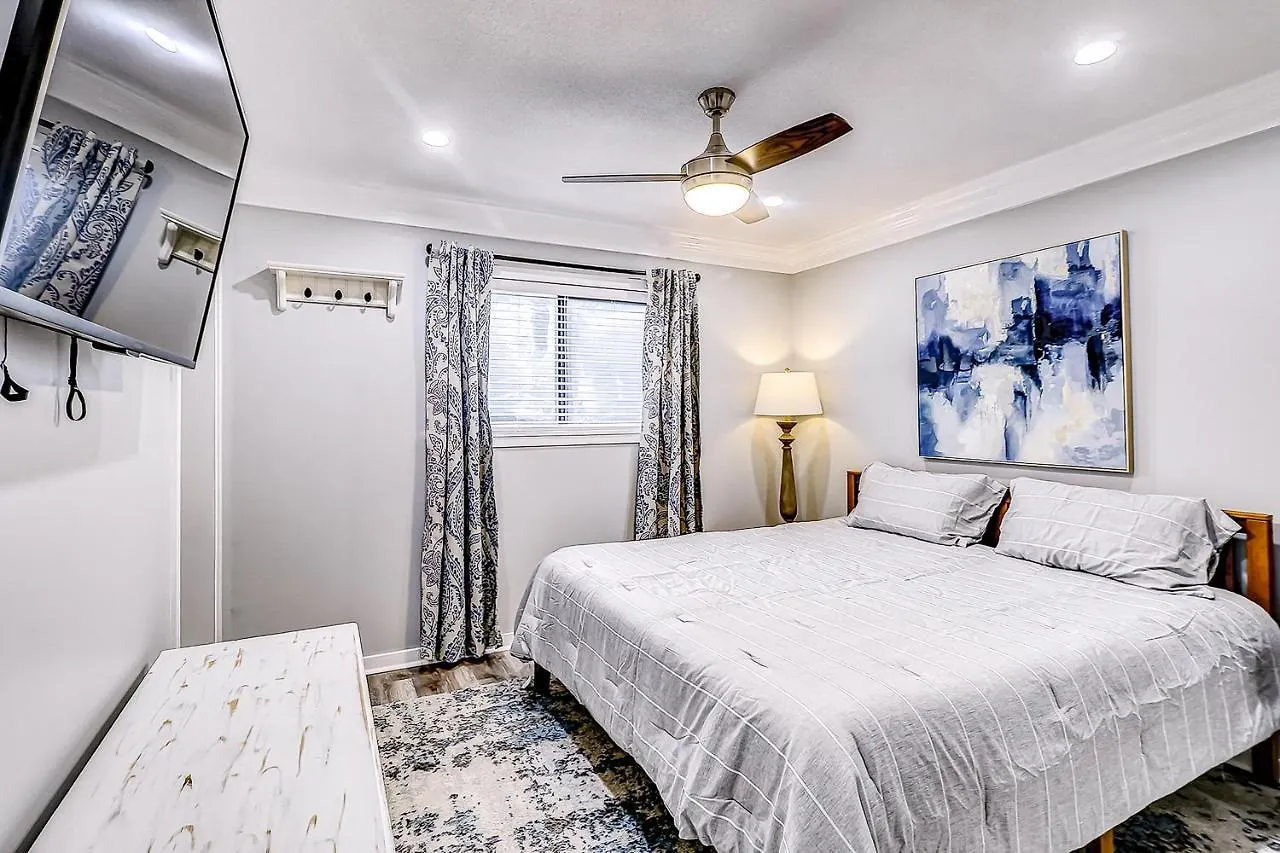 Carolina Club, Unit 126 Apartment
