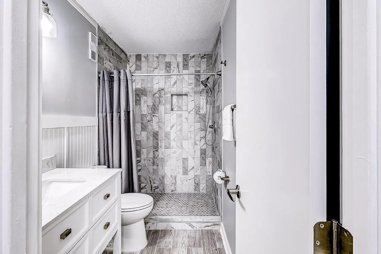 Carolina Club, Unit 126 Apartment *