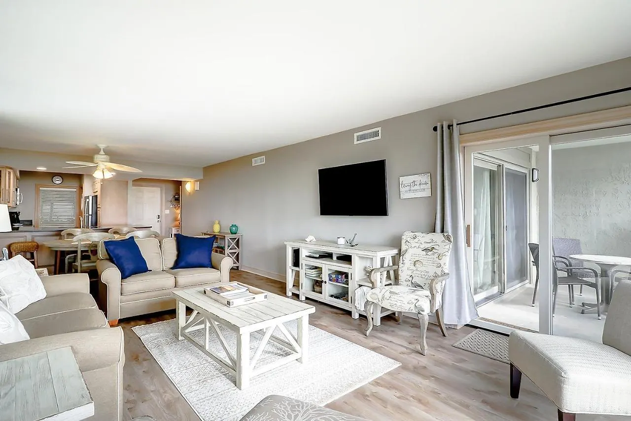 Apartment Shorewood 311 *